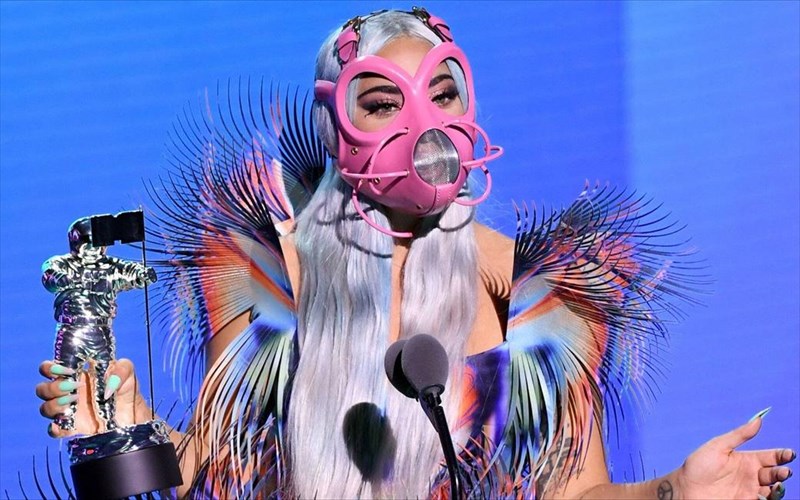 lady-gaga-kai-ariana-grande-katektisan-ta-mtv-vmas-2020