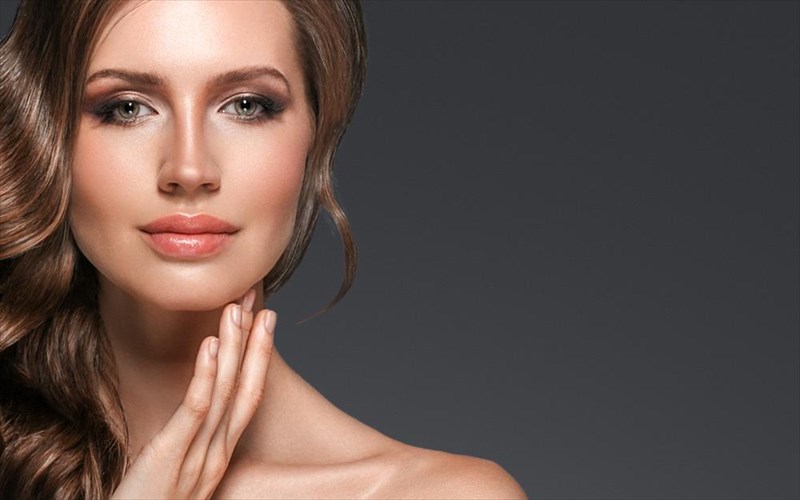 i-istoria-kai-to-mellon-tou-fond-de-teint