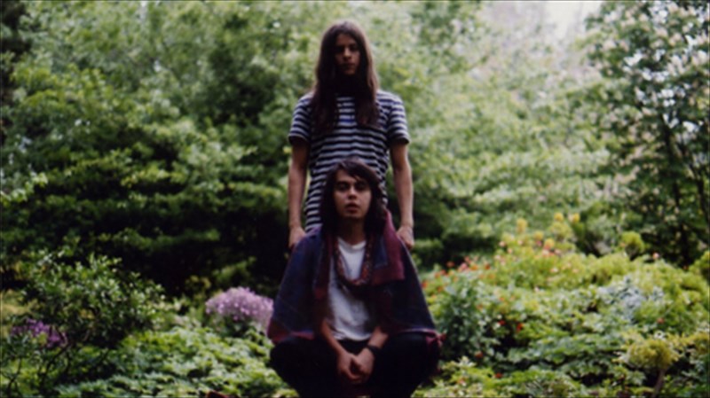 neoromantiki-psuxedeleia-apo-ti-xili-sto-six-dogs