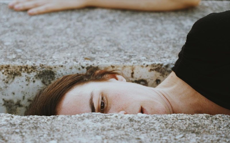 mia-elliniki-omada-xorou-taksideuei-sti-dania