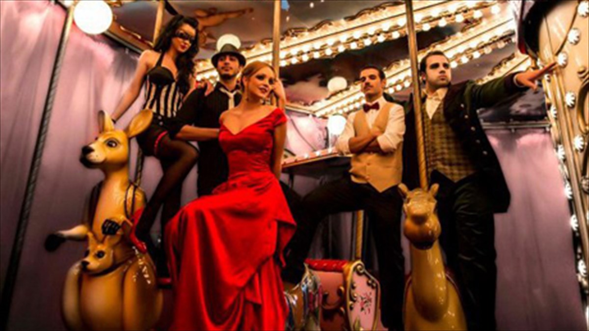 mousiko-taksidi-apo-to-aerodromio-mexri-to-feggari