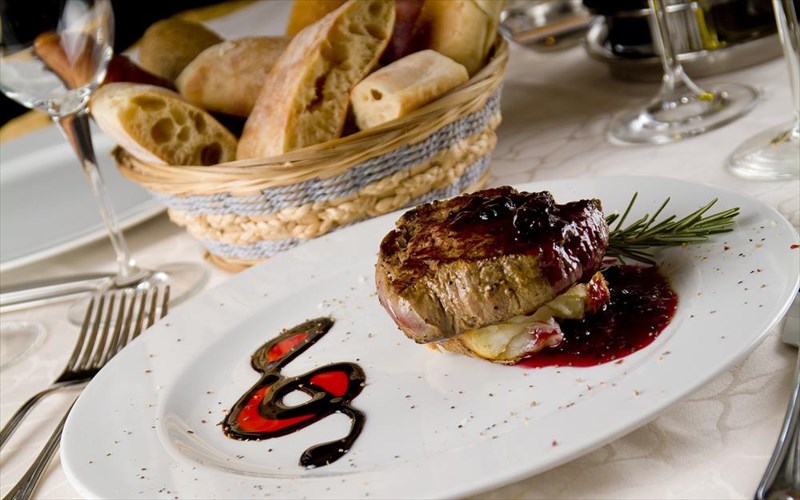 poia-mousiki-tairiazei-sto-fagito-sumfona-me-tous-epistimones