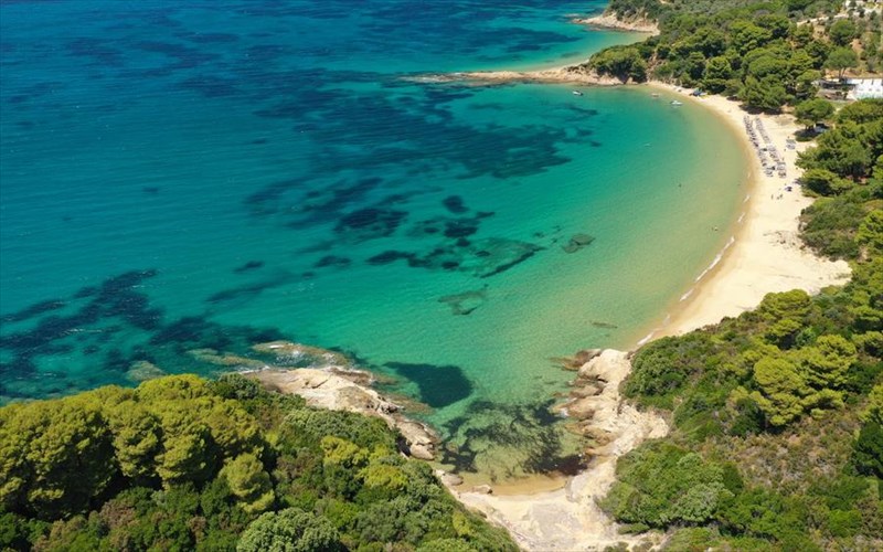 poia-paralia-ekane-tin-skiatho-na-ksexorisei-stin-europi