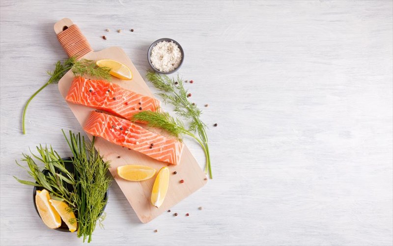 ti-sumbainei-me-ton-solomo-sti-diatrofi