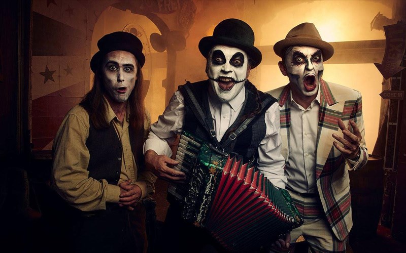 online-sunaulia-ton-tiger-lillies-zontana-apo-to-tiki-bar