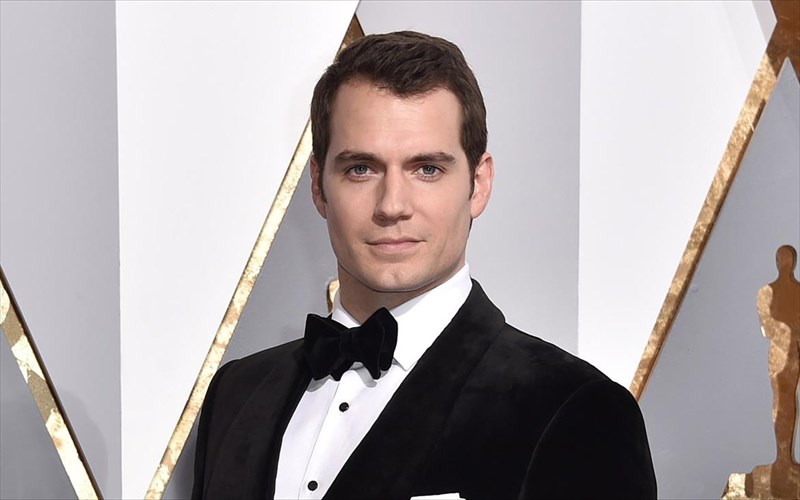 henry-cavill-tha-latreua-na-paikso-ton-James-bond-tha-itan-para-polu-sunarpastiko