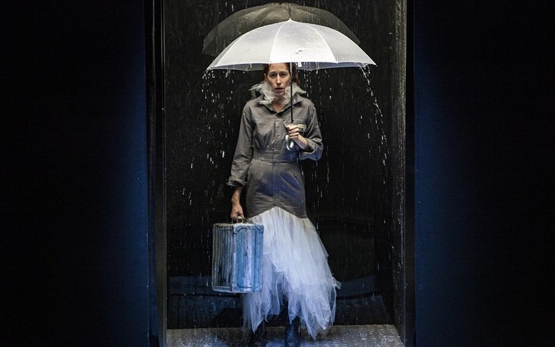 theatro-poreia-to-programma-gia-ti-nea-sezon-krubei-mia-ekpliksi