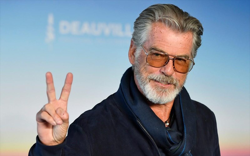 enas-proin-James-bond-poula-to-oneiriko-tou-katafugio-sto-los-antzeles