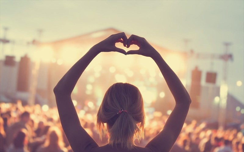 fimes-gia-triti-anaboli-tou-coachella-kai-anisuxia-gia-to-mellon-tis-live-mousikis