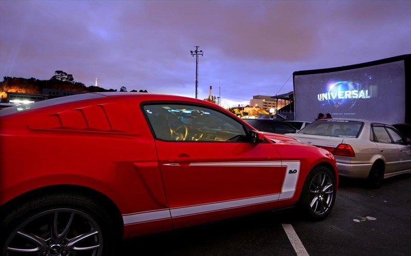 ta-drive-in-stin-upiresia-ton-oskar