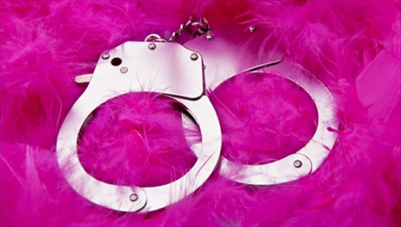 plousios-kai-autarxikos-erastis-kukloforei-eleutheros-sta-bibliopoleia