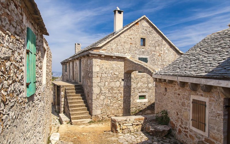 europaikes-poleis-fantasmata-pou-prokaloun-anatrixila