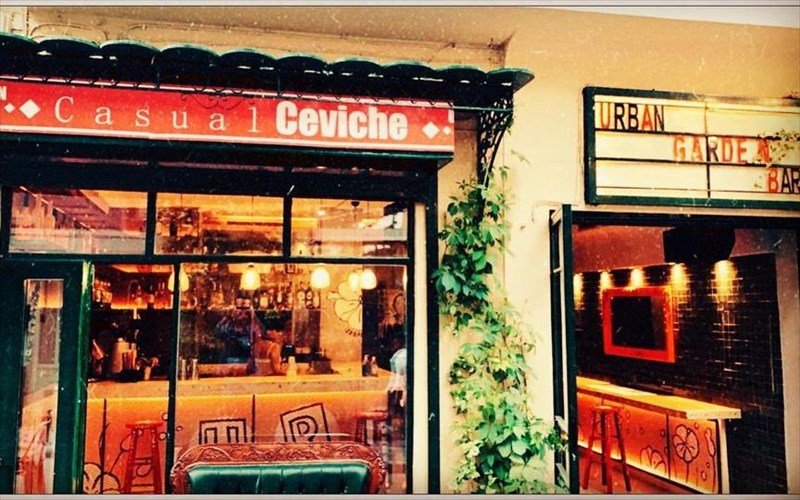 urban-garden-bar-mia-auli-me-empneusi-apo-to-perou