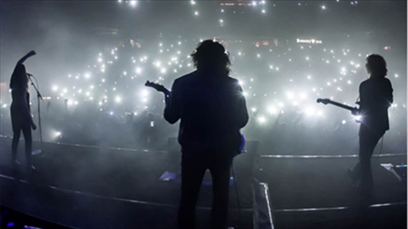 oi-anathema-gia-mia-bradia-sto-an-club