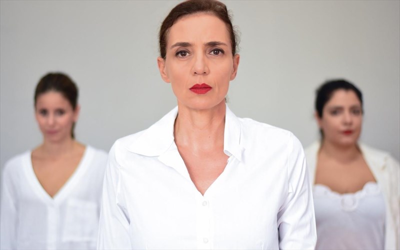 o-giannis-laspias-anebazei-birtzinia-goulf-sto-theatro-104