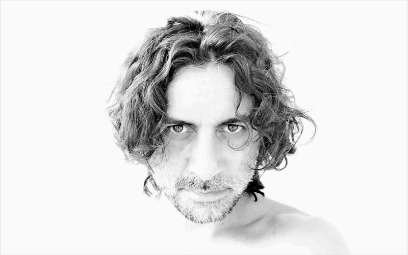 o-kostas-gakis-kai-i-istoria-enos-skulou-pou-ton-elegan-pisto-istoria-enos-skulou-pou-ton-elegan-pisto