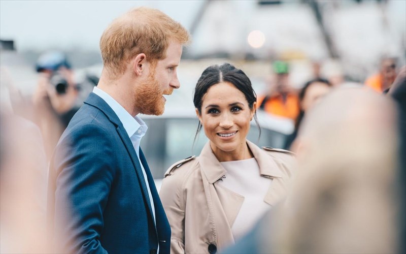 i-meghan-markle-ekane-fthinoporino-ntempouto-me-ena-neo-bold-makeup-look