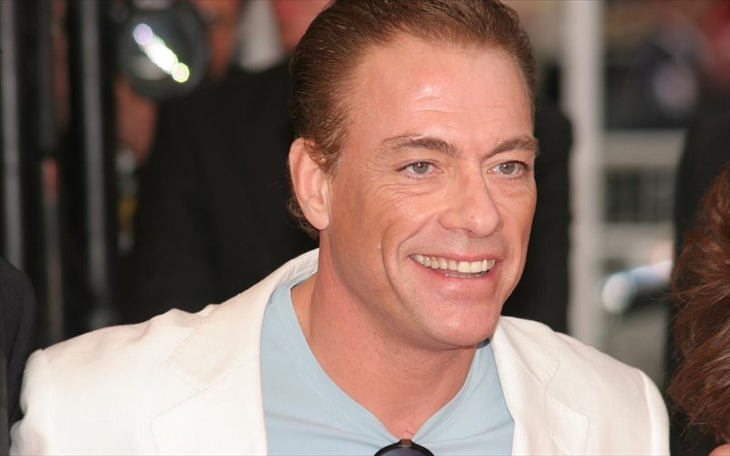 o-Jean-claude-van-damme-esose-ena-tsiouaoua-apo-euthanasia