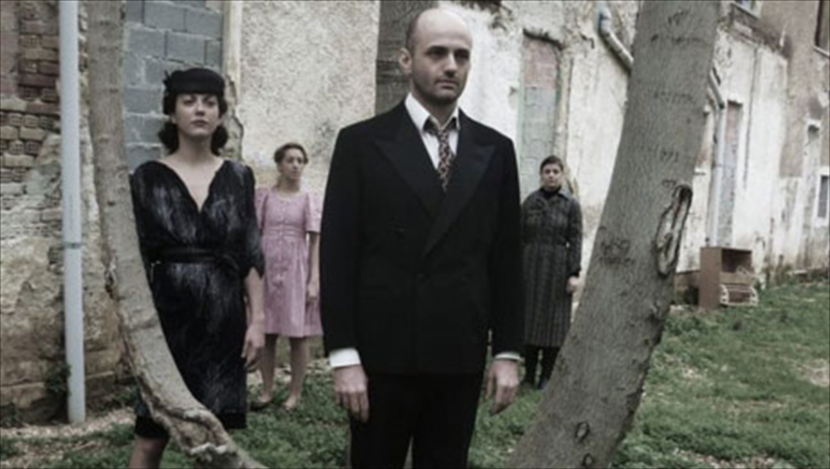 peri-upotagis-sto-theatro-eliart