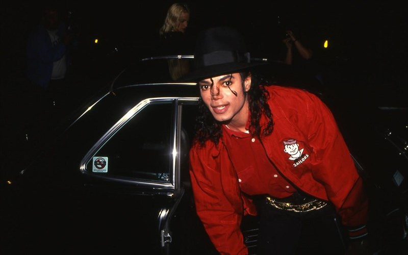 aporrifthike-i-minusi-tou-James-safechuck-kata-ton-etaireion-tou-michael-Jackson-minusi-tou-James-safechuck-kata-ton-etaireion-tou-michael-Jackson