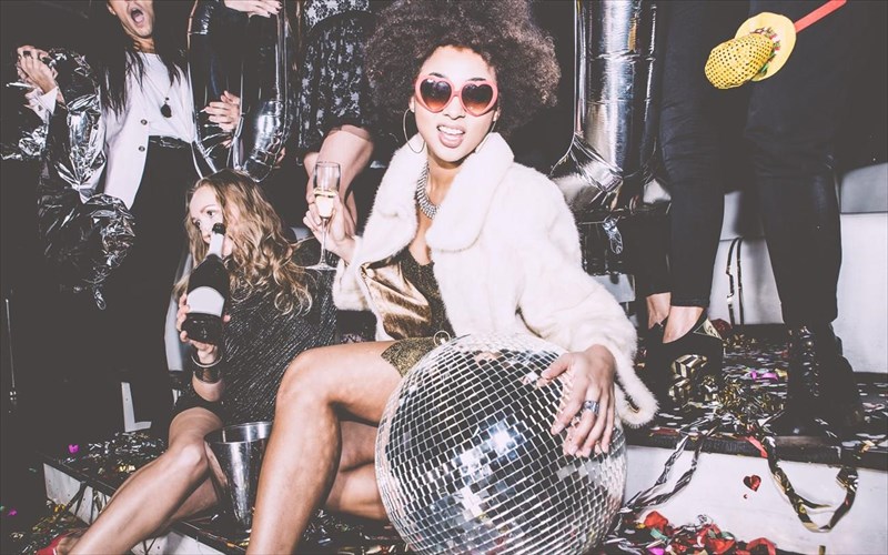 ta-aromata-pou-kathorisan-to-studio-54