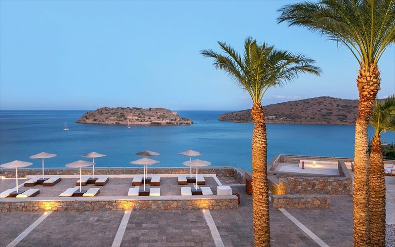 poia-ellinika-ksenodoxeia-ksexorisan-sta-diethni-brabeia-tui