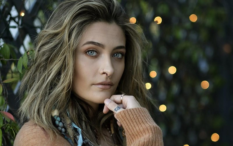 akouste-to-solo-ntempouto-tis-paris-Jackson
