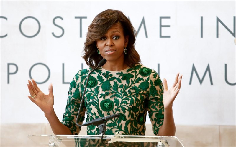 pos-i-michelle-obama-deixnei-toso-freskia-sto-zoom-michelle-obama-deixnei-toso-freskia-sto-zoom