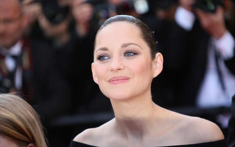i-marion-cotillard-einai-to-neo-prosopo-tou-thrulikou-aromatos-chanel-no-5