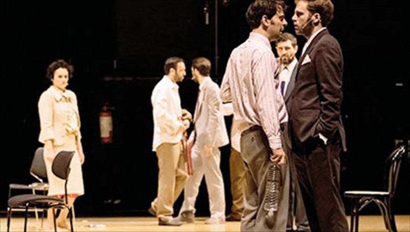 kritiki-theatrouo-kuklismos-tou-tetragonou