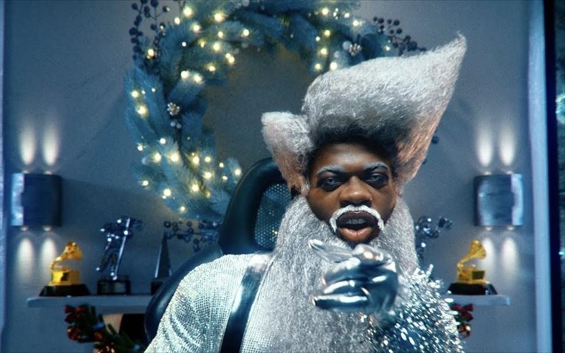 o-lil-nas-x-mpainei-sto-eortastiko-pneuma-ton-xristougennon