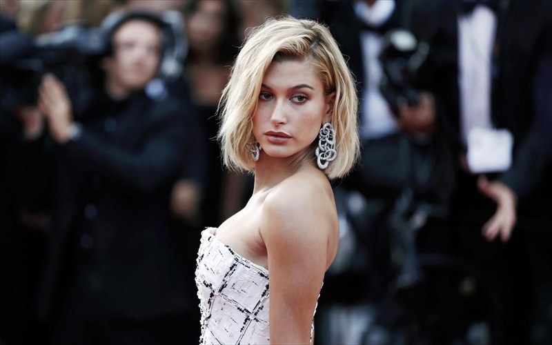 ta-kolpa-tis-hailey-bieber-gia-puknotera-mallia-sto-zoom
