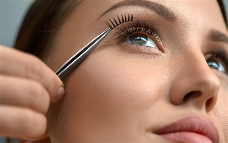 protara-stis-pseutikes-blefarides-na-pos-tha-ta-kataferete-san-epaggelmatias