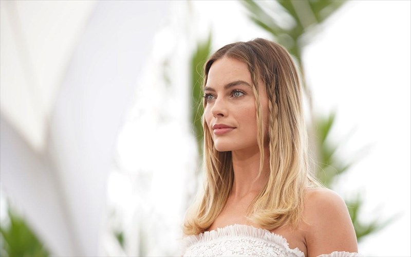 i-margot-robbie-tha-dosei-mia-gunaikeia-dunamiki-stous-neous-peirates-tis-karaibikis