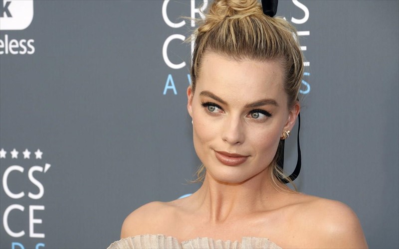 ta-ponira-trik-tis-margot-robbie-gia-matia-pou-fainontai-megalutera