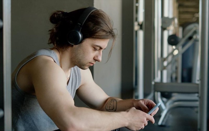 epilegontas-akoustika-bluetooth-katallila-gia-gumnastiki