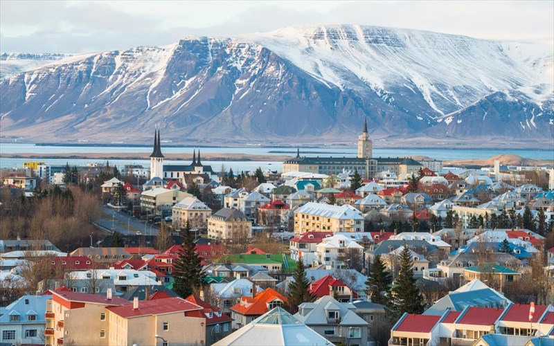 i-islandia-anoikse-ksana-gia-tous-touristes-alla-oxi-gia-olous