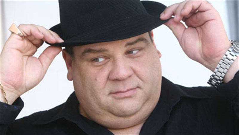 stand-up-comedy-me-ton-ellinokanado-angelo-tsarouchas