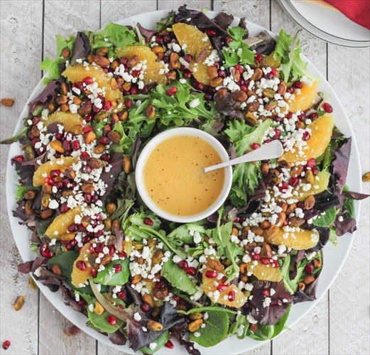 i-pio-eortastiki-salata-gia-to-xristougenniatiko-trapezi-apo-to-the-salad-project