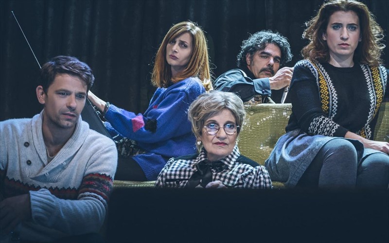 i-kirki-karali-bazei-pontikopagida-stis-othones-mas