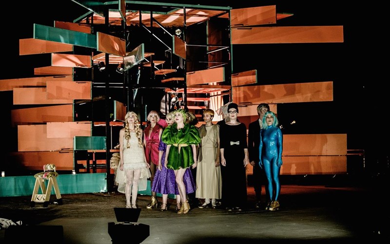 oi-nefeles-tou-dimitri-karantza-erxontai-ta-xristougenna-online