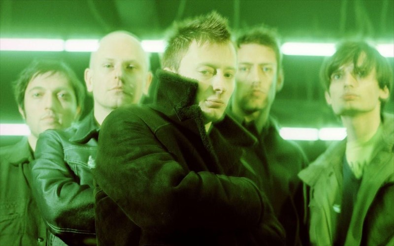 oi-radiohead-stelnoun-xristougenniatikes-euxes-diadiktuaka-me-ton-diko-tous-tropo