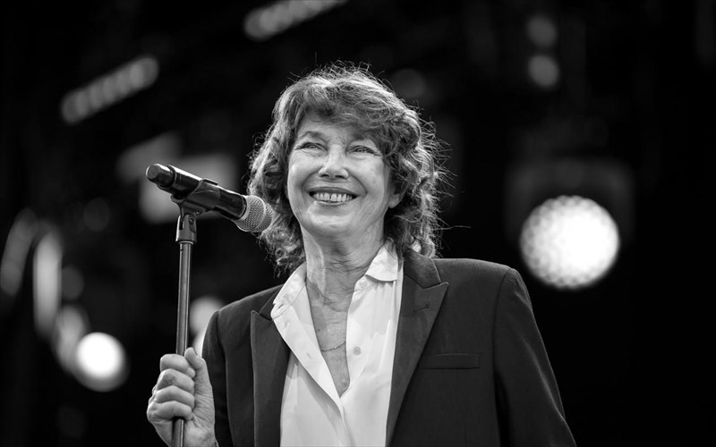 sta-74-tis-i-Jane-birkin-eksakolouthei-na-einai-to-apoluto-beauty-icon-Jane-birkin-eksakolouthei-na-einai-to-apoluto-beauty-icon