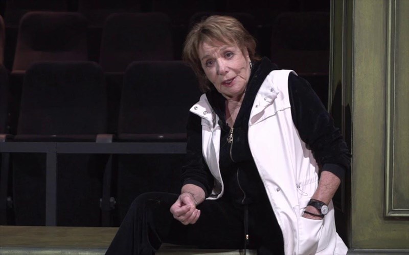 i-kalosuni-ton-ksenon-mia-ethelontiki-protoboulia-tou-theatrou-stathmos-gia-to-tasei-kai-to-spiti-tou-ithopoiou