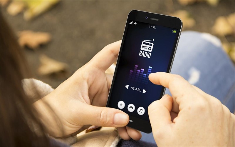 björk-chemical-brothers-kai-fka-twigs-psifizoun-diadiktuako-radiofono