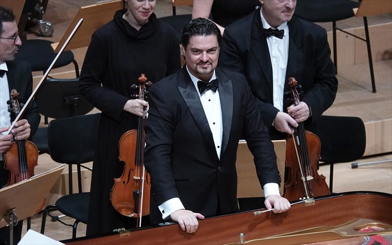 to-megaron-online-upodexetai-tous-mousikous-tis-kameratasorxistras-ton-filon-tis-mousikis-upo-ton-giorgo-petrou