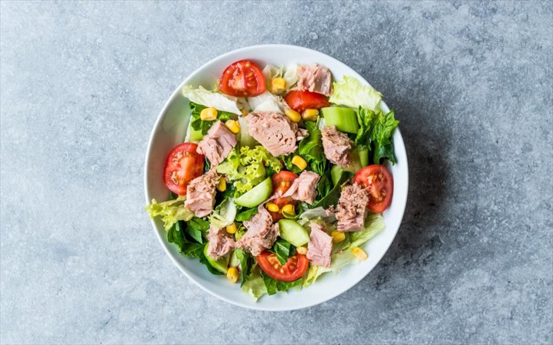 poso-ofelimi-einai-mia-tonosalata