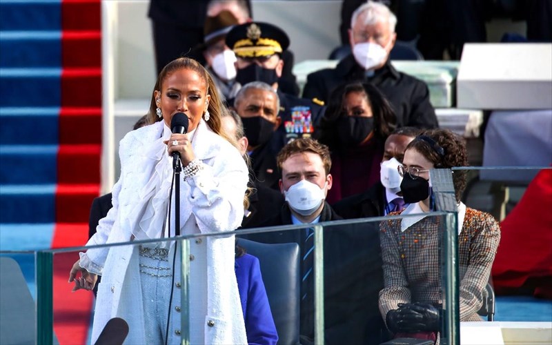 pos-i-Jennifer-lopez-eklepse-tin-parastasi-me-to-malli-tis-Jennifer-lopez-eklepse-tin-parastasi-me-to-malli-tis