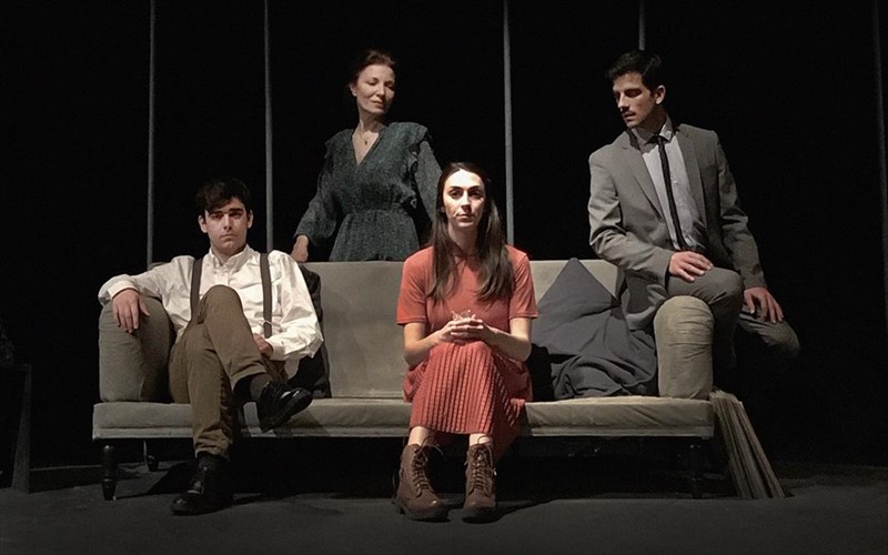 o-gualinos-kosmos-tou-dipethe-kabalas-erxetai-online