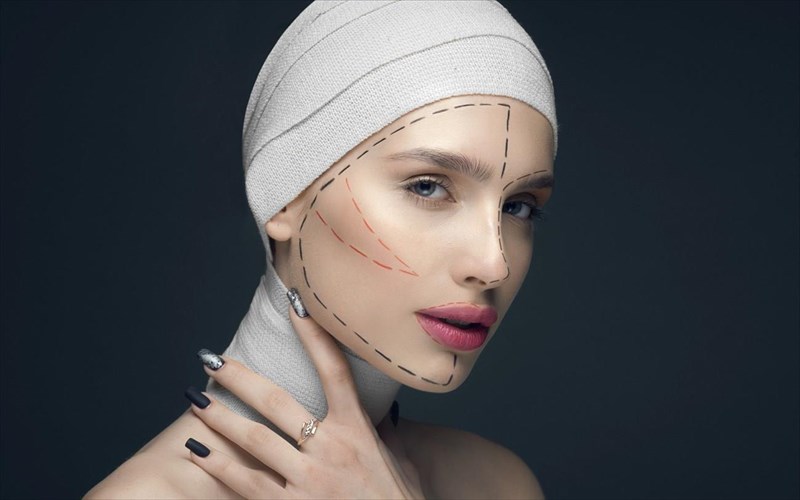 giati-auksithikan-katakorufa-oi-plastikes-epembaseis-kata-ti-diarkeia-tis-karantinas